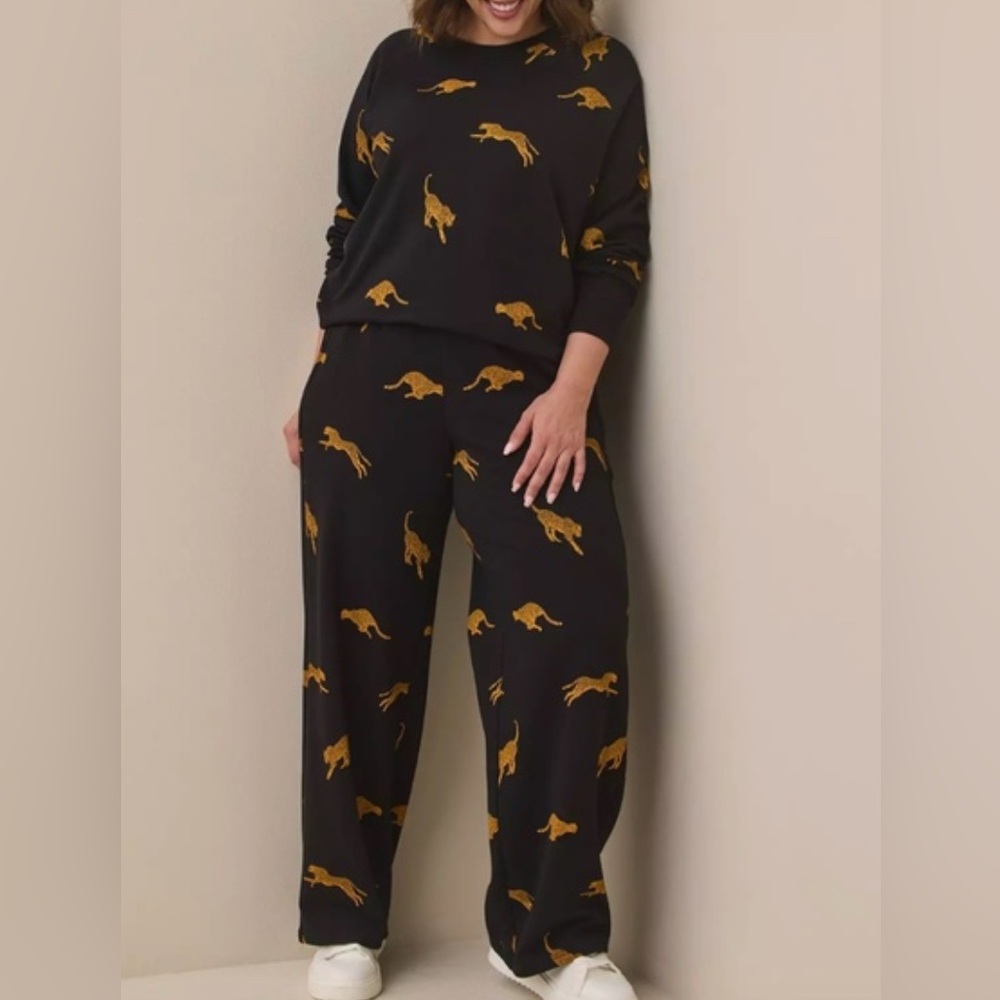 Torrid - Super Soft Fleece Black Cheetah Raglan Sweatshirt + Pant SET - 2X